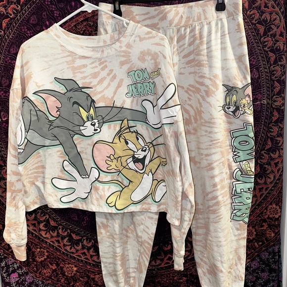 Disney Tom and Jerry Cream and Gray Pajama Set - Picture 5 of 8